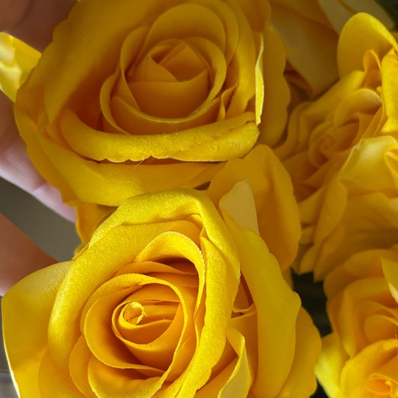 Cloudecor 15 Piece Silk Artificial Yellow Roses - Picture 10 of 10
